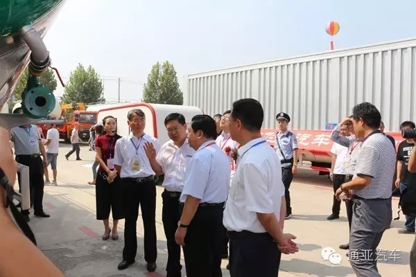 通亞汽車研發(fā)出全國最輕、中國第一臺鋁合金粉粒物料運輸半掛車！